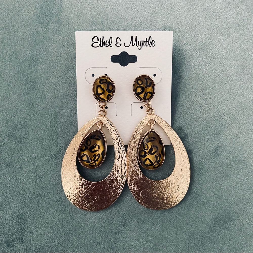 NWT Ethel & Myrtle cheetah print drop earrings